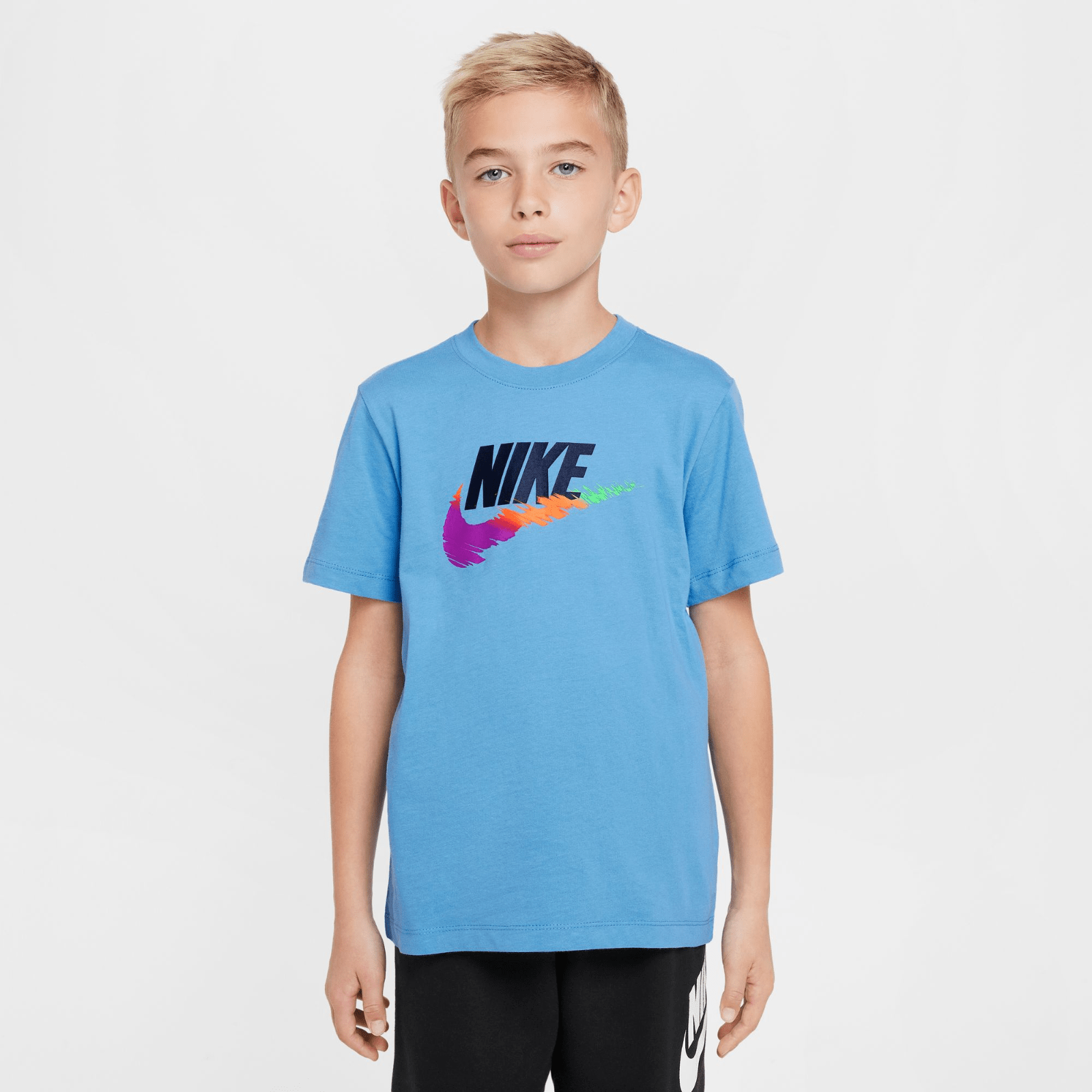 POLERA NIKE K NSW TEE BRANDMARK 3 FUTURA JOVEN a $9.990