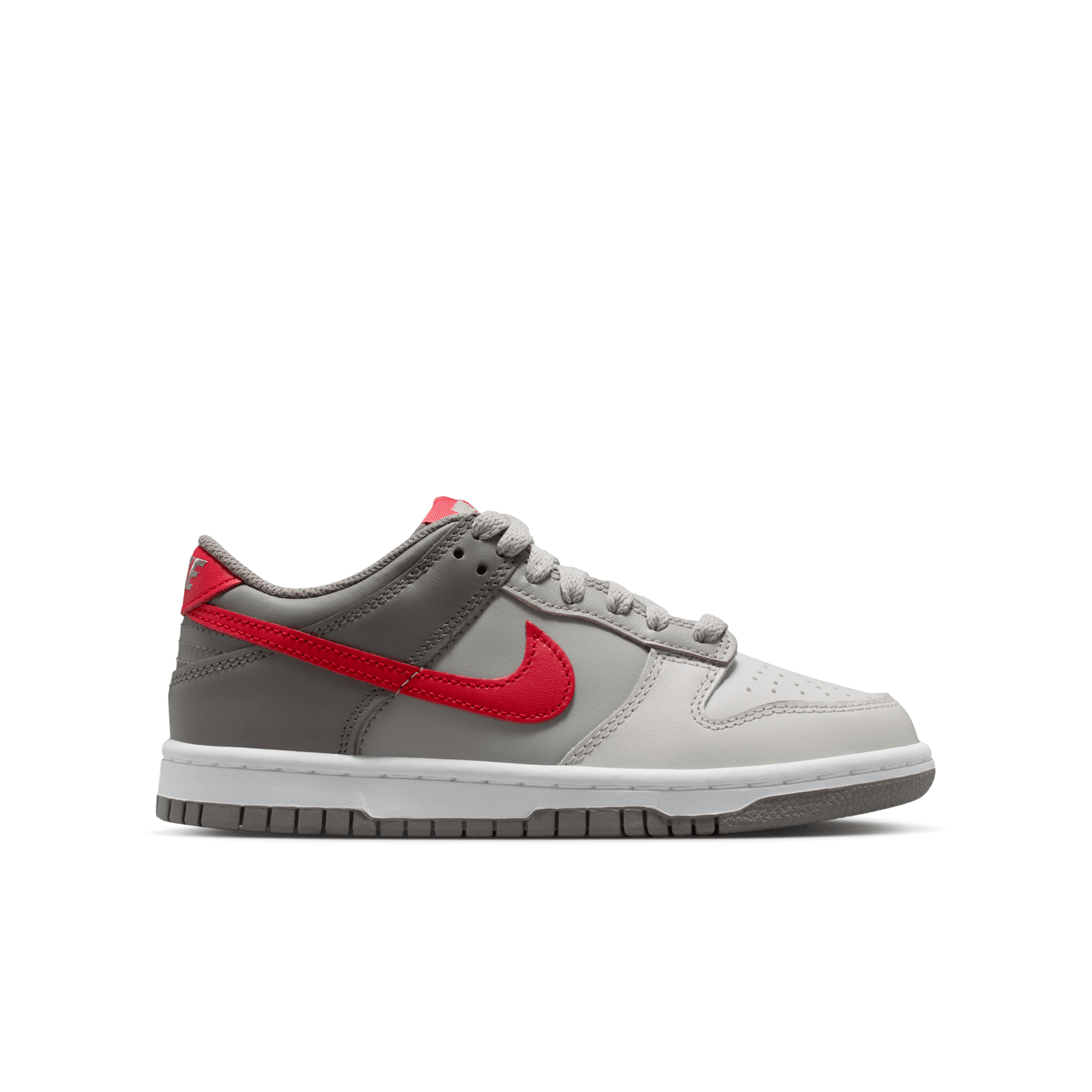 ZAPATILLA NIKE NIKE DUNK LOW BG JOVEN a $60.990